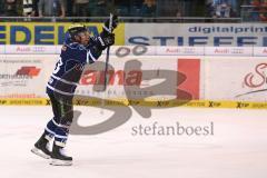 DEL - ERC Ingolstadt - Eisbären Berlin - Björn Barta (33) bei den Fans Jubel Sieg