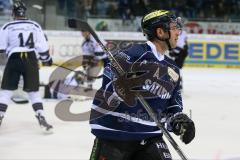 DEL - ERC Ingolstadt - Thomas Sabo Ice Tigers - Thomas Greilinger (39) umfährt Torwart Andreas Jenike und erzielt das 4:0 für den ERC Tor Jubel