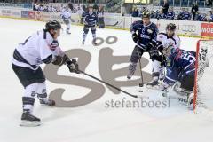 DEL - ERC Ingolstadt - Thomas Sabo Ice Tigers - Jasen Jaspers mit dem Anschlusstreffer zum 2:1 - Timo Pielmeier (#51 ERC Ingolstadt) - Patrick Köppchen (#55 ERC Ingolstadt) - Foto: Jürgen Meyer