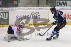 DEL - ERC Ingolstadt - Eisbären Berlin - Torwart Berlin Petri Vehanen hält den Puck von Brandon Buck (9)