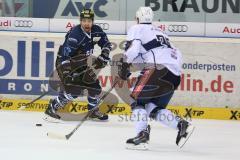 DEL - Eishockey - ERC Ingolstadt - Hamburg Freezers - links Ryan MacMurchy (ERC 27)