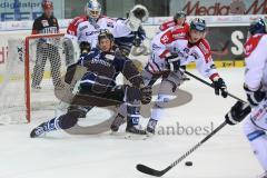 DEL - ERC Ingolstadt - Eisbären Berlin - mitte Patrick Hager (52) in Bedrängnis am Tor von Torwart Berlin Petri Vehanen, rechts Marcel Noebels (Berlin)