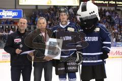 DEL - ERC Ingolstadt - Düsseldorfer EG - Spieler des Monats, Radio IN, Brandon Buck (9), Hans Fischer und Maskottchen Xaver