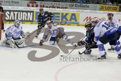 DEL - ERC Ingolstadt - Schwenninger Wild Wings - Jared Ross (#42 ERC Ingolstadt) - Tom-Patrick Kimmel #16 Schwenningen - Dimitri Pätzold Torwart Schwenningen - Foto: Jürgen Meyer