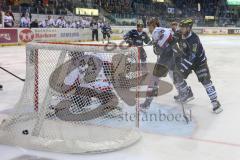 DEL - Eishockey - PlayOff - ERC Ingolstadt - Iserlohn Roosters - 1. Spiel - Tor zum 1:0 durch Jared Ross (ERC 42) hinten , rechts John Laliberte (ERC 15), Torwart Lange Mathias (Iserlohn 24) Jubel