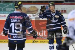 DEL - Eishockey - ERC Ingolstadt - Hamburg Freezers - Patrick Hager (ERC 52) mit seinem 3. Tor zum 9:0 Jubel mit Christoph Gawlik (ERC 19)