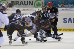 DEL - ERC Ingolstadt - EHC RedBull München - Bully Yannic Seidenberg (Nr.36,EHC Red Bull München)und Derek Hahn (43)
