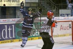 DEL - ERC Ingolstadt - EHC RedBull München - Tor durch Jeffrey Szwez (10) Jubel Petr Taticek (17)