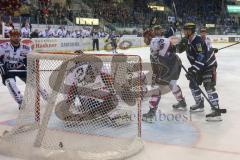 DEL - Eishockey - PlayOff - ERC Ingolstadt - Iserlohn Roosters - 1. Spiel - Tor zum 1:0 durch Jared Ross (ERC 42) hinten , rechts John Laliberte (ERC 15), Torwart Lange Mathias (Iserlohn 24) Jubel