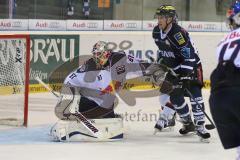 DEL - ERC Ingolstadt - EHC RedBull München - knapp vorbei Brandon Buck (9) und Florian Hardy (Nr.51,Torwart EHC Red Bull München)