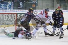 DEL - ERC Ingolstadt - Eisbären Berlin - Torwart Berlin Petri Vehanen hält den Puck von Christoph Gawlik (19) links und rechts Jean-Francois Boucher (84)