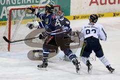 ERC Ingolstadt - Straubing Tigers - Alexandre Picard (#45 ERC Ingolstadt) schlägt den Puck mit der Hand weg - Timo Pielmeier (#51 ERC Ingolstadt) - Foto: Jürgen Meyer