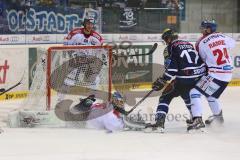 DEL - ERC Ingolstadt - Eisbären Berlin - Torwart Berlin Petri Vehanen hält den Puck von Petr Taticek (17)