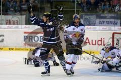 DEL - ERC Ingolstadt - EHC RedBull München - Ryan MacMurchy (27) zieht ab zum Tor, Puck ist drin, Florian Hardy (Nr.51,Torwart EHC Red Bull München), Jubel Petr Taticek (17)