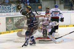 DEL - Saison 2014/2015 - ERC Ingolstadt - Augsburg Panther EV - Derek Hahn (43) erzielt das 4:3 für Ingolstadt Tor Jubel, Goalie Markus Keller (AEV) chancenlos