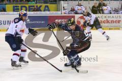 DEL - Eishockey - ERC Ingolstadt - EHC München - Patrick Hager (52) links Jeremy Dehner (Nr.2,EHC Red Bull München)