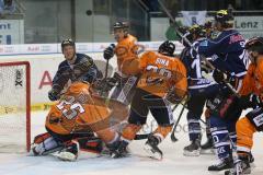 DEL - ERC Ingolstadt - Grizzly Adams Wolfsburg - Goalie Sebastian Vogl unter Beschuß, Patrick Hager (52) und Christoph Gawlik (19), Puck in der Luft, Gerangel um Puck