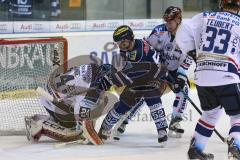 DEL - ERC Ingolstadt - Iserlohn Roosters - Goalie Mathias Lange hält den Puck von Patrick Hager (52) rechts Dieter Orendorz (I)