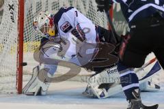 DEL - ERC Ingolstadt - EHC RedBull München - Florian Hardy (Nr.51,Torwart EHC Red Bull München)bekommt Puck ins Gesicht