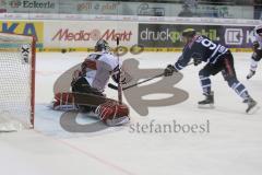 DEL - ERC Ingolstadt - Kölner Haie - Brandon Buck (#9 ERC Ingolstadt) mit dem Ausgleichstreffer zum 2:2 - #33 Danny aus den Birken Torwart Kölner Haie -  Foto: Jürgen Meyer