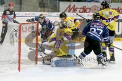 ERC Ingolstadt - Krefeld Pinguine - Brandon Buck (#9 ERC Ingolstadt) - Ryan MacMurchy (#27 ERC Ingolstadt) - Tomas Duba Torwart Krefeld - Foto: Jürgen Meyer