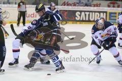 DEL - Eishockey - ERC Ingolstadt - EHC München - mitte Derek Hahn (43) links Alexander Barta (Nr.92 München)