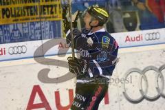 DEL - Saison 2014/2015 - ERC Ingolstadt - Augsburg Panther EV - Solo rechts Christoph Gawlik (19) umfährt Goalie Christopher Mason (AEV) und erzielt das 2:1 Tor Jubel