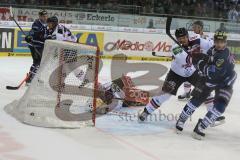 DEL - ERC Ingolstadt - Kölner Haie -  John Laliberte (#15 ERC Ingolstadt) mit dem 1:2 Anschlusstreffer - #33 Danny aus den Birken Torwart Kölner Haie - Foto: Jürgen Meyer