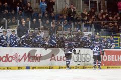 DEL - Eishockey - ERC Ingolstadt - Adler Mannheim - Brandon Buck (ERC 9) läuft zum Tor und erzielt den 1:1 Ausgleich Tor Jubel an der Bande