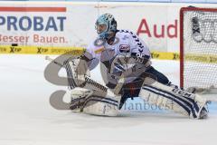 DEL - Eishockey - ERC Ingolstadt - Hamburg Freezers - Hamburg Torwart wehrt den Puck ab Sebastian Caron