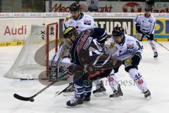 ERC Ingolstadt - Straubing Tigers - Dustin Friesen (#14 ERC Ingolstadt) - Jared Gomes #44 weiss Straubing -  Foto: Jürgen Meyer