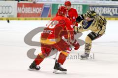 DEL - ERC Ingolstadt - Düsseldorfer EG  - John Laliberte (#15 ERC Ingolstadt) - Jakub Ficenec #38 rot Düsseldorf - Foto: Jürgen Meyer