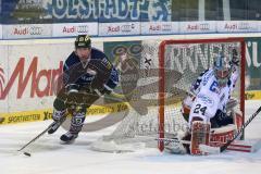 DEL - Eishockey - PlayOff - ERC Ingolstadt - Iserlohn Roosters - 1. Spiel - Brendan Brooks (ERC 49) am Tor von Torwart Lange Mathias (Iserlohn 24)