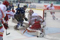 DEL - Eishockey - Playoff - Spiel 5 - ERC Ingolstadt - DEG Düsseldorf - Patrick Hager (ERC 52) scheitert an Torhüter Tyler Beskorowany (DEG 39)