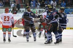 DEL - Eishockey - Playoff - Spiel 5 - ERC Ingolstadt - DEG Düsseldorf - John Laliberte (ERC 15) sieht den Puck hinter Torhüter Tyler Beskorowany (DEG 39) umfährt ihn und trifft zur Führung Tor Jubel