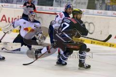 DEL - ERC Ingolstadt - EHC RedBull München - Petr Taticek (17) Puck fliegt vorbei