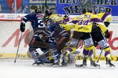 ERC Ingolstadt - Krefeld Pinguine - Thomas Greilinger (#39 ERC Ingolstadt) mit dem 3:3 Ausgleichstreffer - Björn Barta (#33 ERC Ingolstadt) - Foto: Jürgen Meyer