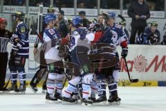 DEL - Eishockey - ERC Ingolstadt - Adler Mannheim - Streit zwischen rechts Jeffrey Szwez (ERC 10)  und Mannheim 29 Denis Reul