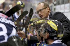 DEL - ERC Ingolstadt - Schwenninger Wild Wings - Larry Huras (Trainer ERC Ingolstadt) unzufrieden mit der Leistung der Mannschaft und nimmt eine Auszeit - Foto: Jürgen Meyer