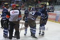 DEL - ERC Ingolstadt - Eisbären Berlin - Tor Jubel durch mitte Marc Schmidpeter (20) zum 2:1 für Ingolstadt, Jubel mit Björn Barta (33) und Eddy Rinke-Leitans (91)