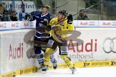 ERC Ingolstadt - Krefeld Pinguine - Christoph Gawlik (#19 ERC Ingolstadt) - Daniel Pitta #86 Krefeld - Foto: Jürgen Meyer