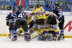 ERC Ingolstadt - Krefeld Pinguine - Thomas Greilinger (#39 ERC Ingolstadt) mit dem 3:3 Ausgleichstreffer - Björn Barta (#33 ERC Ingolstadt) - John Laliberte (#15 ERC Ingolstadt) - Foto: Jürgen Meyer