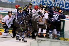 DEL - ERC Ingolstadt - Grizzly Adams Wolfsburg - Rangelei an der Bande - Foto: Jürgen Meyer