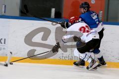 U19 - ERC Ingolstadt - EHC Freiburg - Eder Fabian blau ERC Ingolstadt - Allgeier Lukas weiß Freiburg - Foto: Jürgen Meyer