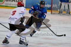 U19 - ERC Ingolstadt - EHC Freiburg - Eder Fabian blau ERC Ingolstadt - Kehm Denis weiß Freiburg - Foto: Jürgen Meyer