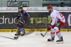 DEL - Eishockey - Playoff - Spiel 1 - ERC Ingolstadt - DEG Düsseldorf - linsk Brandon Buck (ERC 9) und rechts Drew Schiestel (DEG 21)