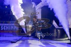 DEL - Eishockey - Finale 2015 - Spiel 2 - ERC Ingolstadt - Adler Mannheim - Einlauf Pantherkopf Brandon Buck (ERC 9)