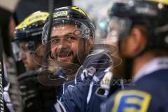 DEL - Eishockey - Playoff - Spiel 5 - ERC Ingolstadt - DEG Düsseldorf - Gute Laune an der Bank Thomas Greilinger (ERC 39)