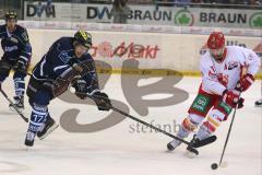 DEL - Eishockey - Playoff - Spiel 3 - ERC Ingolstadt - DEG Düsseldorf - links Petr Taticek (ERC 17) rechst Rob Collins (DEG 19)