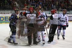 DEL - Eishockey - Playoff - Spiel 5 - ERC Ingolstadt - Iserlohn Roosters - Puck im Tor, wird nicht gegeben, Diskussion mit dem Schiedsrichter links Patrick Hager (ERC 52)